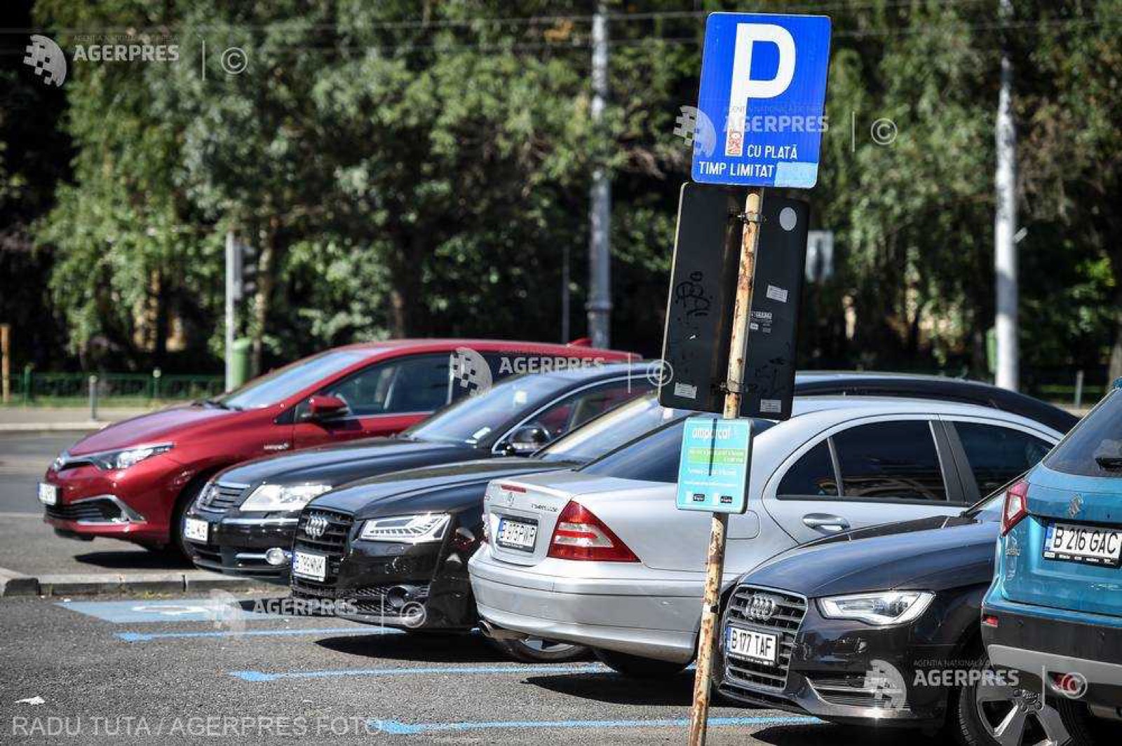 Tarif unic de 5 lei pe oră la parcările municipale din București. CGMB pregătește trecerea la parcări digitale