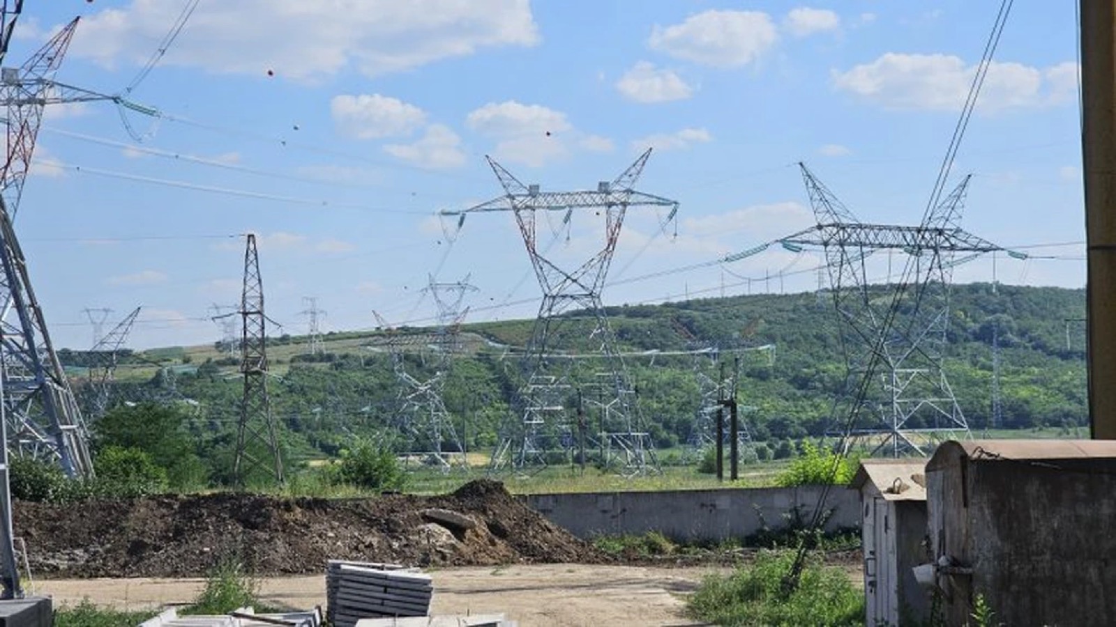 Linia de 400 kV Vulcănești-Chișinău, finalizată. Moldova poate primi energie direct din România