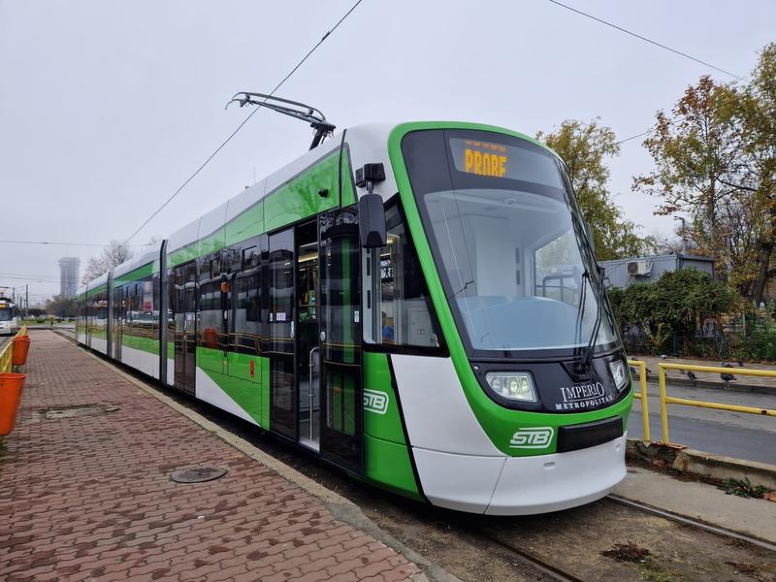 Primele 15 tramvaie noi ale Capitalei intră în circulație pe linia 41, cu prize USB și Wi-Fi