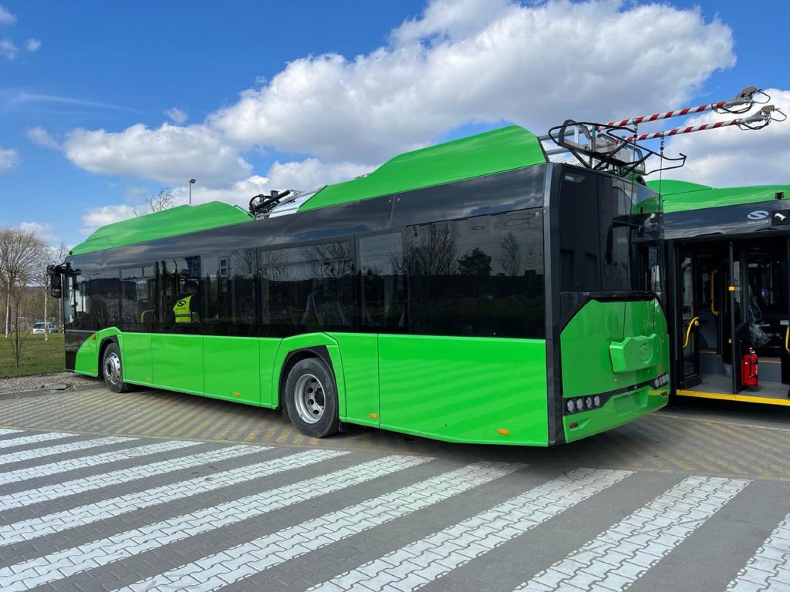 100 de troleibuze noi Solaris ajung în București mai devreme: livrările încep în ianuarie 2024